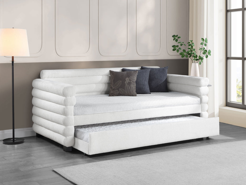 Patricia Daybed - Visions in Furniture (La Mirada, CA)