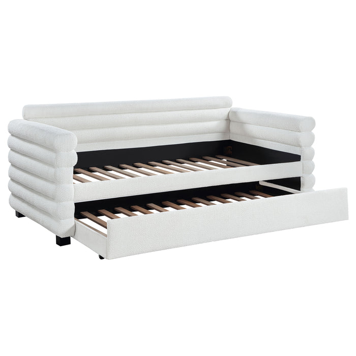 Patricia Daybed - Visions in Furniture (La Mirada, CA)