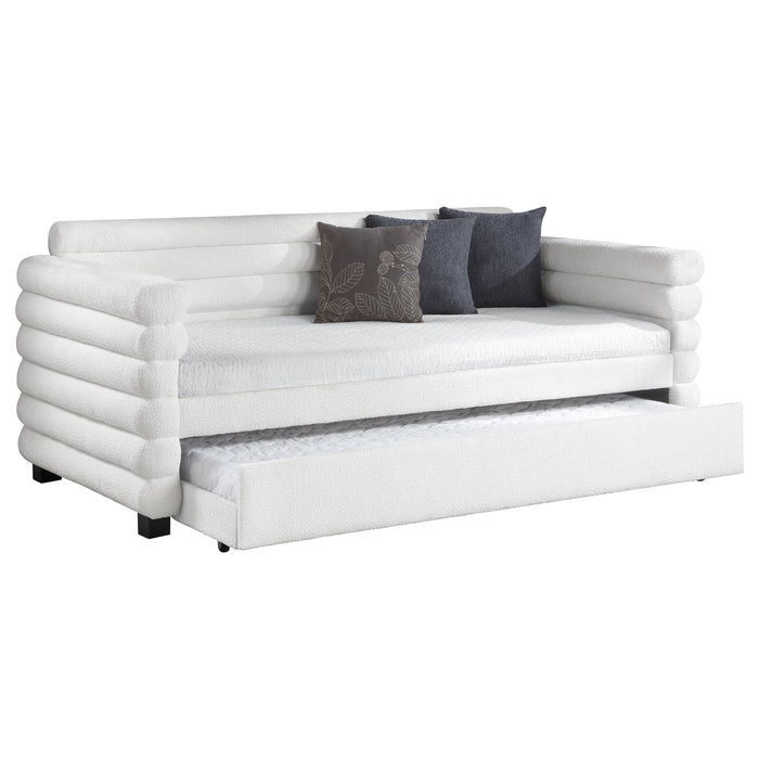 Patricia Daybed - Visions in Furniture (La Mirada, CA)