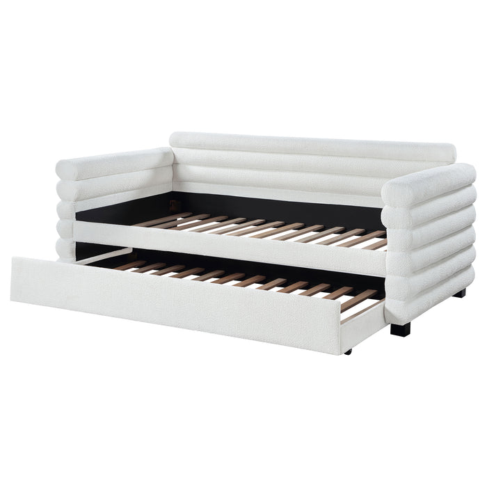 Patricia Daybed - Visions in Furniture (La Mirada, CA)
