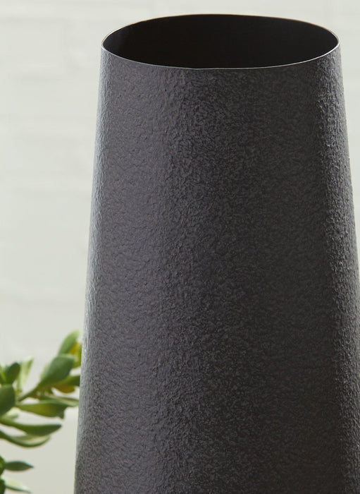 Fynn Vase - Visions in Furniture (La Mirada, CA)