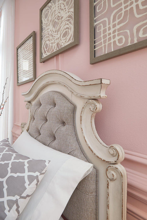 Realyn Upholstered Bed - Visions in Furniture (La Mirada, CA)