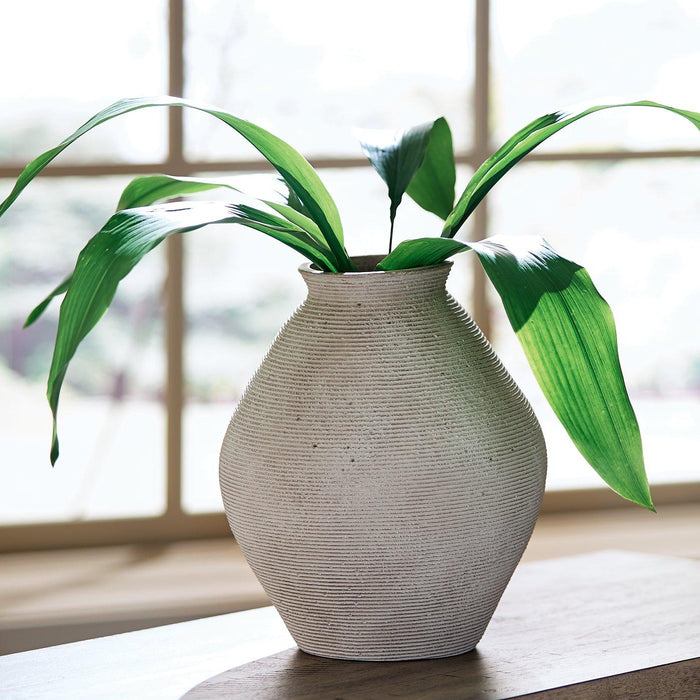 Hannela Vase - Visions in Furniture (La Mirada, CA)