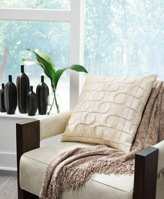 Kydner Pillow - Visions in Furniture (La Mirada, CA)