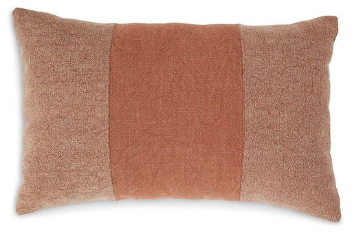 Dovinton Pillow - Visions in Furniture (La Mirada, CA)