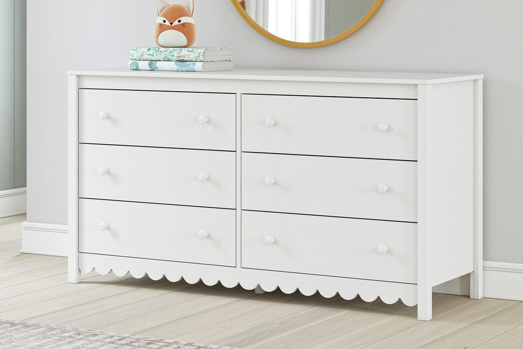 Hallityn Dresser - Visions in Furniture (La Mirada, CA)