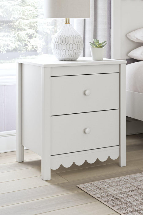 Hallityn Nightstand - Visions in Furniture (La Mirada, CA)