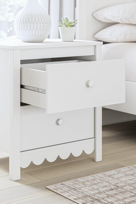 Hallityn Nightstand - Visions in Furniture (La Mirada, CA)