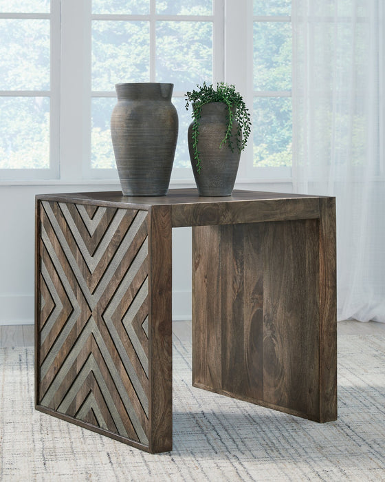 Dreggan End Table - Visions in Furniture (La Mirada, CA)
