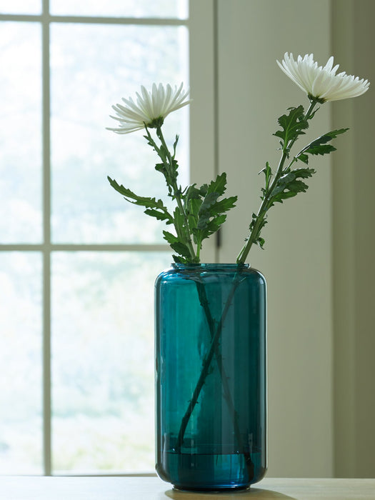 Inisland Vase - Visions in Furniture (La Mirada, CA)