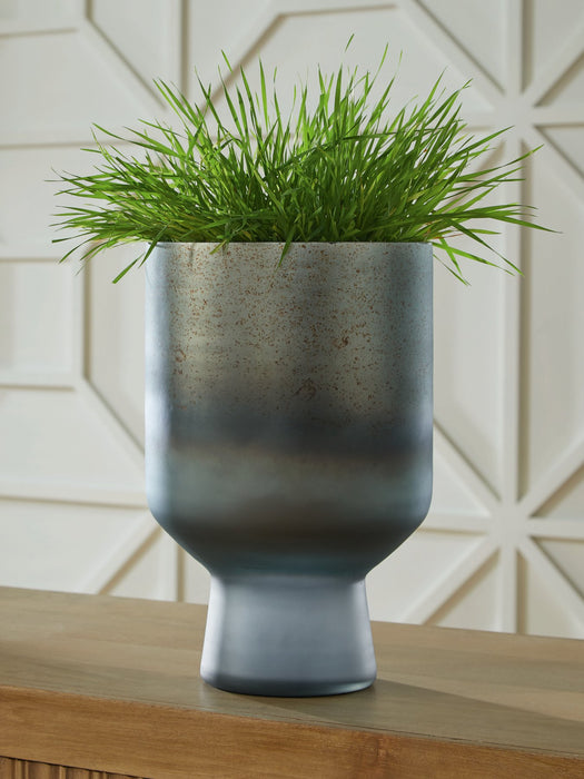 Pennmore Vase - Visions in Furniture (La Mirada, CA)