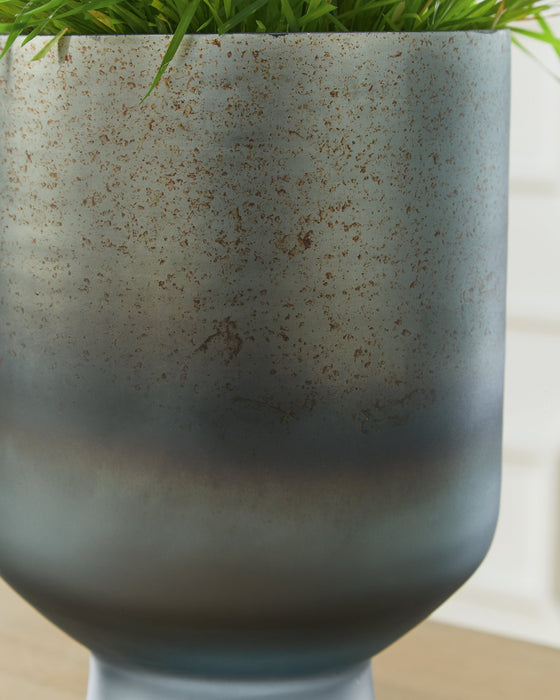 Pennmore Vase - Visions in Furniture (La Mirada, CA)