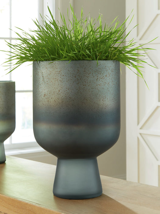 Pennmore Vase - Visions in Furniture (La Mirada, CA)