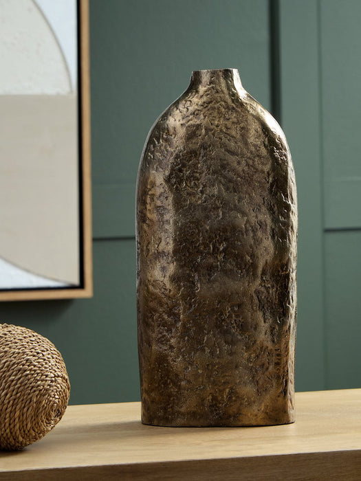 Wallmond Vase - Visions in Furniture (La Mirada, CA)