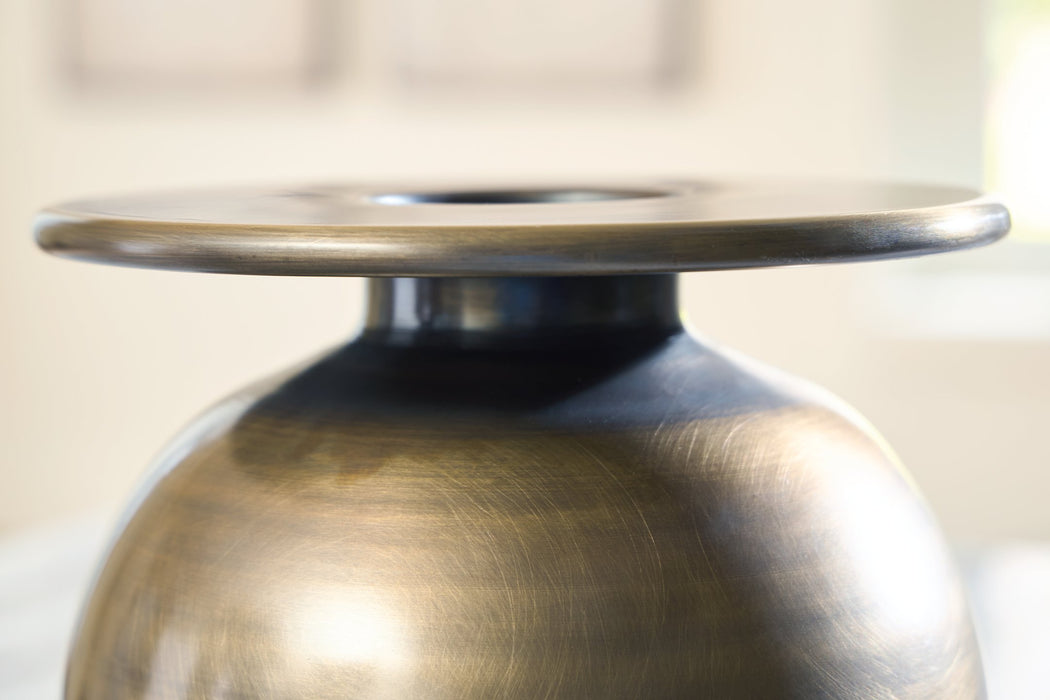 Fedorleigh Vase - Visions in Furniture (La Mirada, CA)