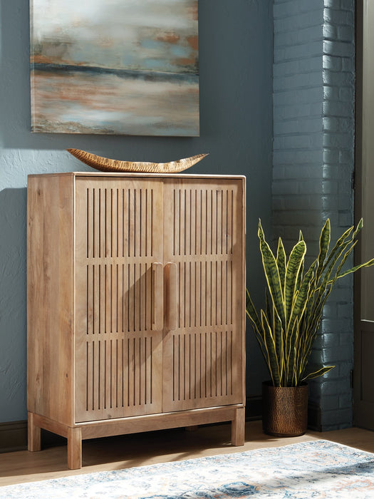 Pellamour Bar Cabinet - Visions in Furniture (La Mirada, CA)