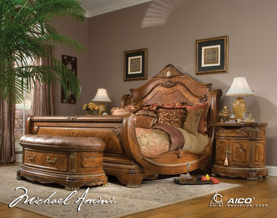 Cortina Cal King Sleigh Bed in Honey Walnut - Visions in Furniture (La Mirada, CA)