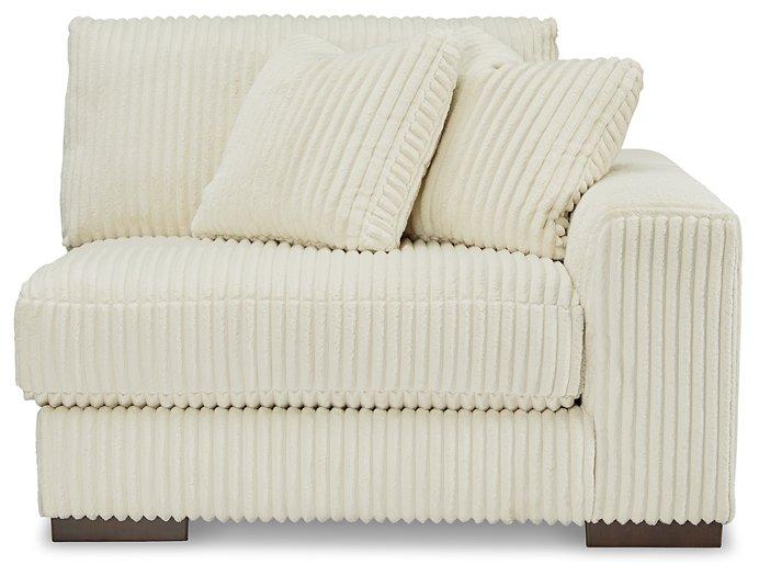 Lindyn Sectional Sofa - Visions in Furniture (La Mirada, CA)