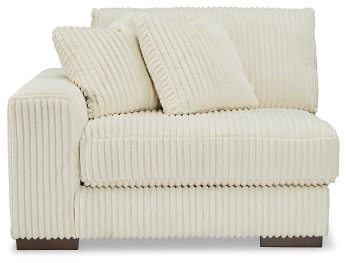 Lindyn Sectional Sofa - Visions in Furniture (La Mirada, CA)