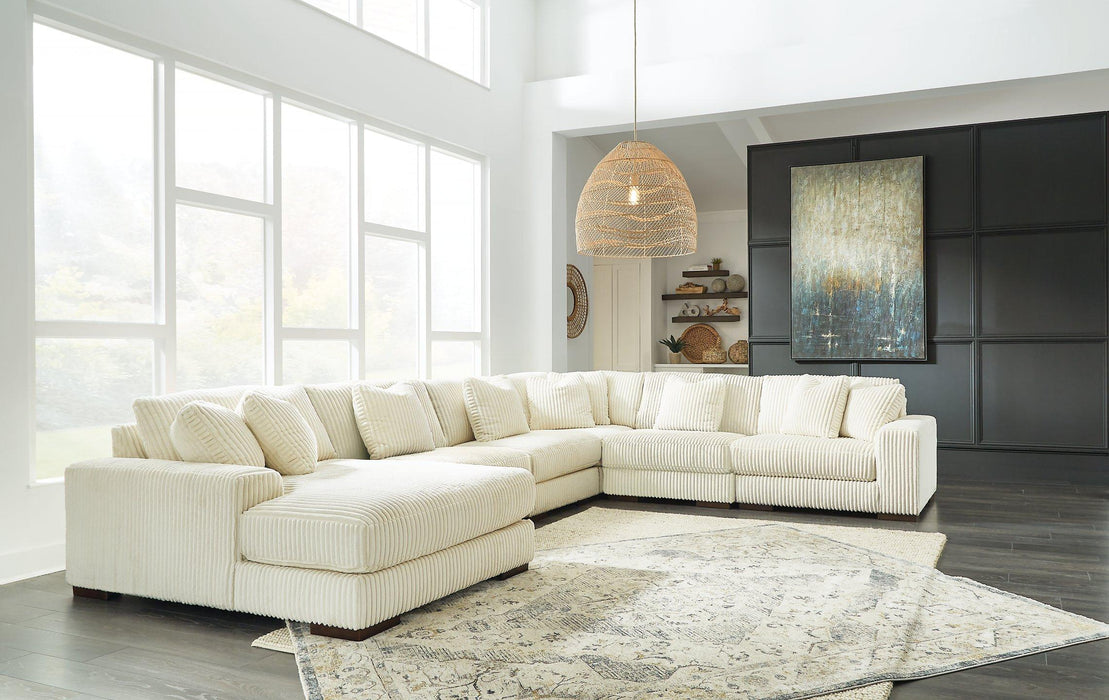 Lindyn Sectional with Chaise - Visions in Furniture (La Mirada, CA)