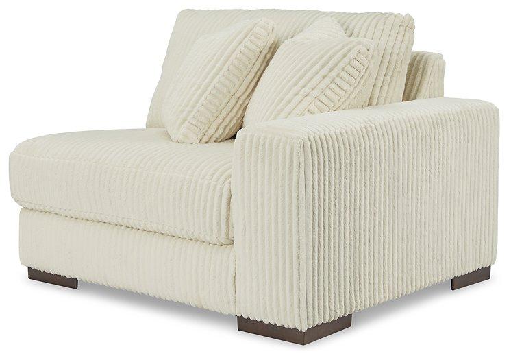 Lindyn Sectional Sofa - Visions in Furniture (La Mirada, CA)