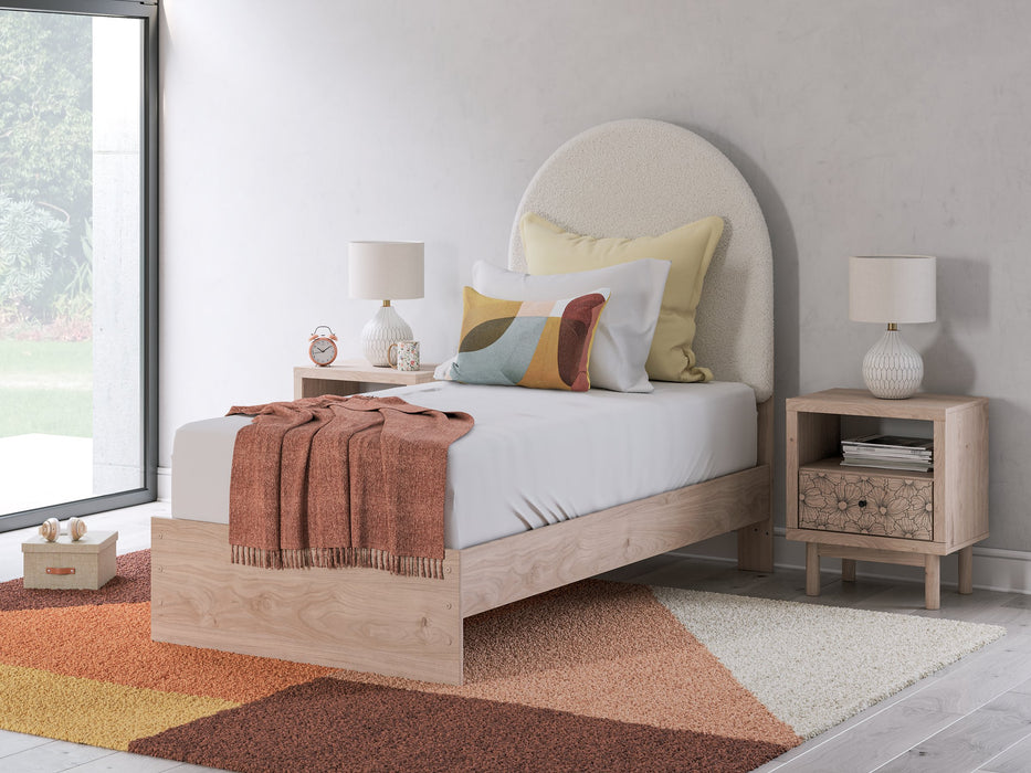 Arloster Upholstered Bed - Visions in Furniture (La Mirada, CA)