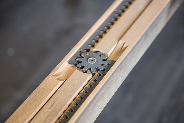 Hinwitz Dining Table Set - Visions in Furniture (La Mirada, CA)